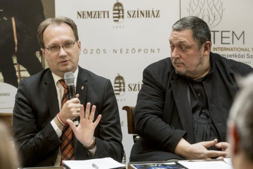 Hoppál Péter,az Emberi Erőforrások Minisztériumának kultúráért felelős államtitkára és Vidnyánszky Attila, a Nemzeti Színház igazgatója 